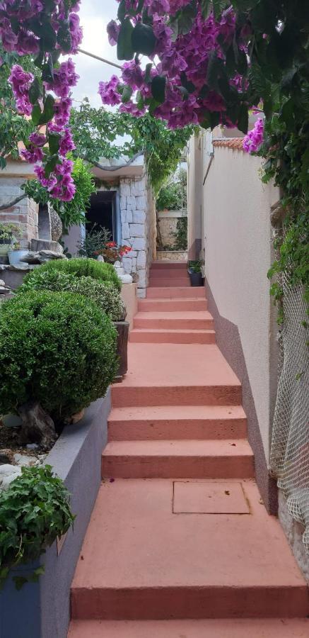 Apartments Luka Sevid Exterior photo